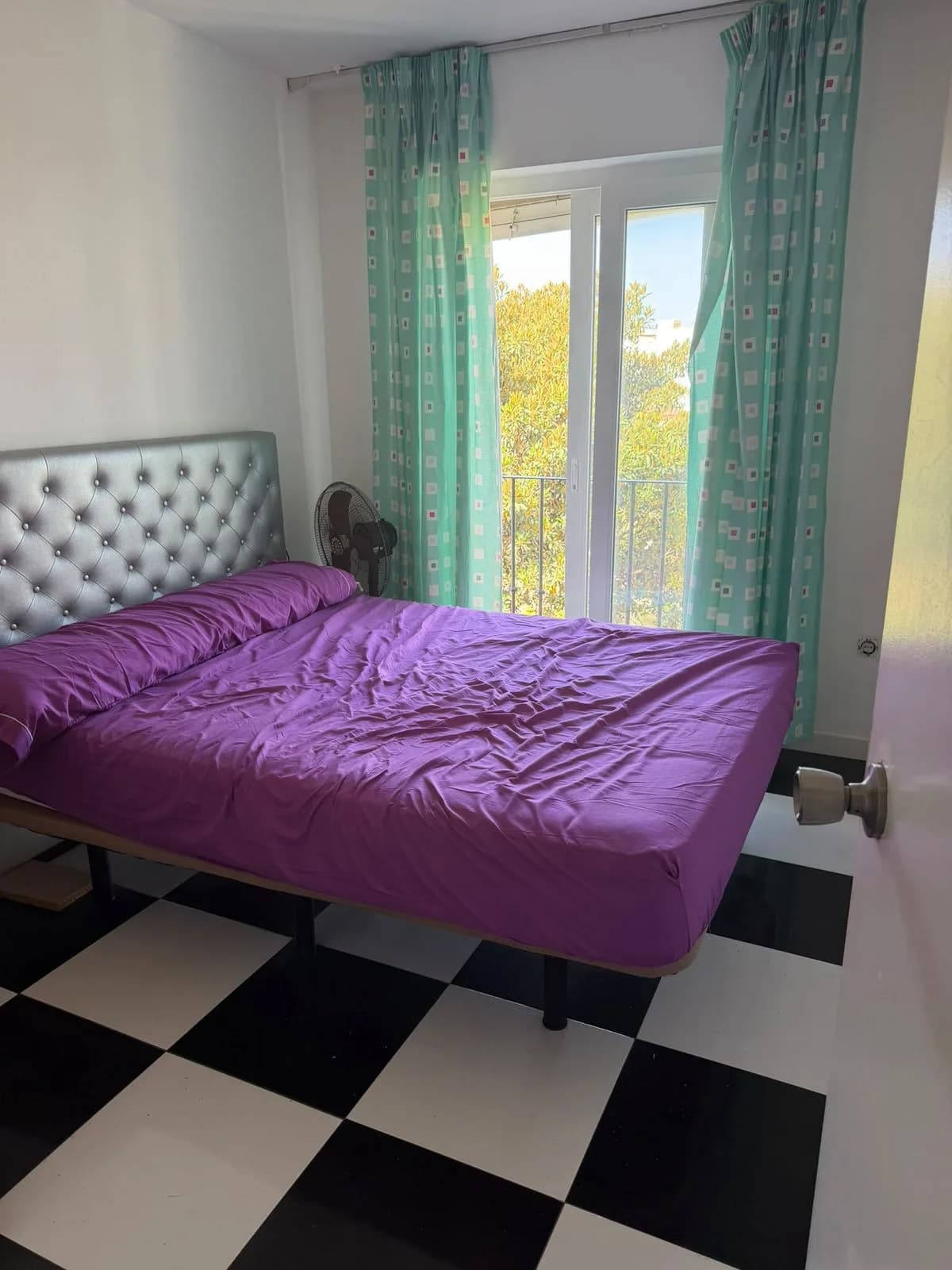 3 Bedroom Middle Floor Apartment for Sale in Estepona, Málaga - Image 5