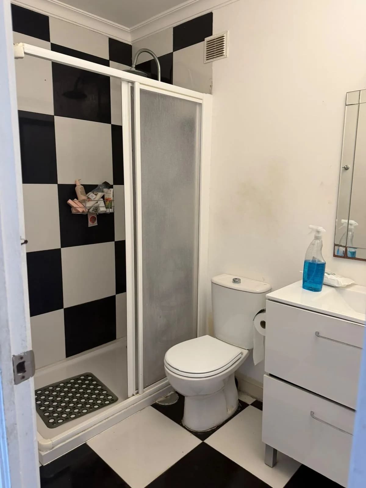 3 Bedroom Middle Floor Apartment for Sale in Estepona, Málaga - Image 6