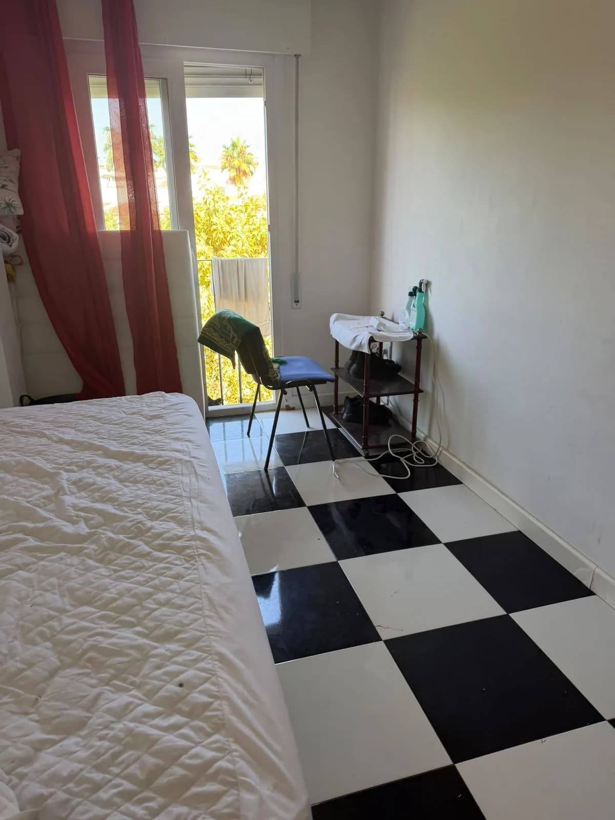 3 Bedroom Middle Floor Apartment for Sale in Estepona, Málaga - Image 7