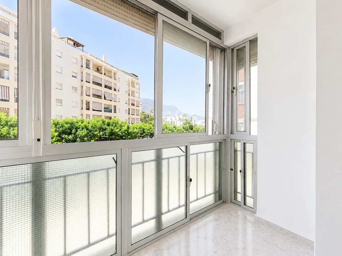 3 Bedroom Middle Floor Apartment for Sale in Estepona, Málaga