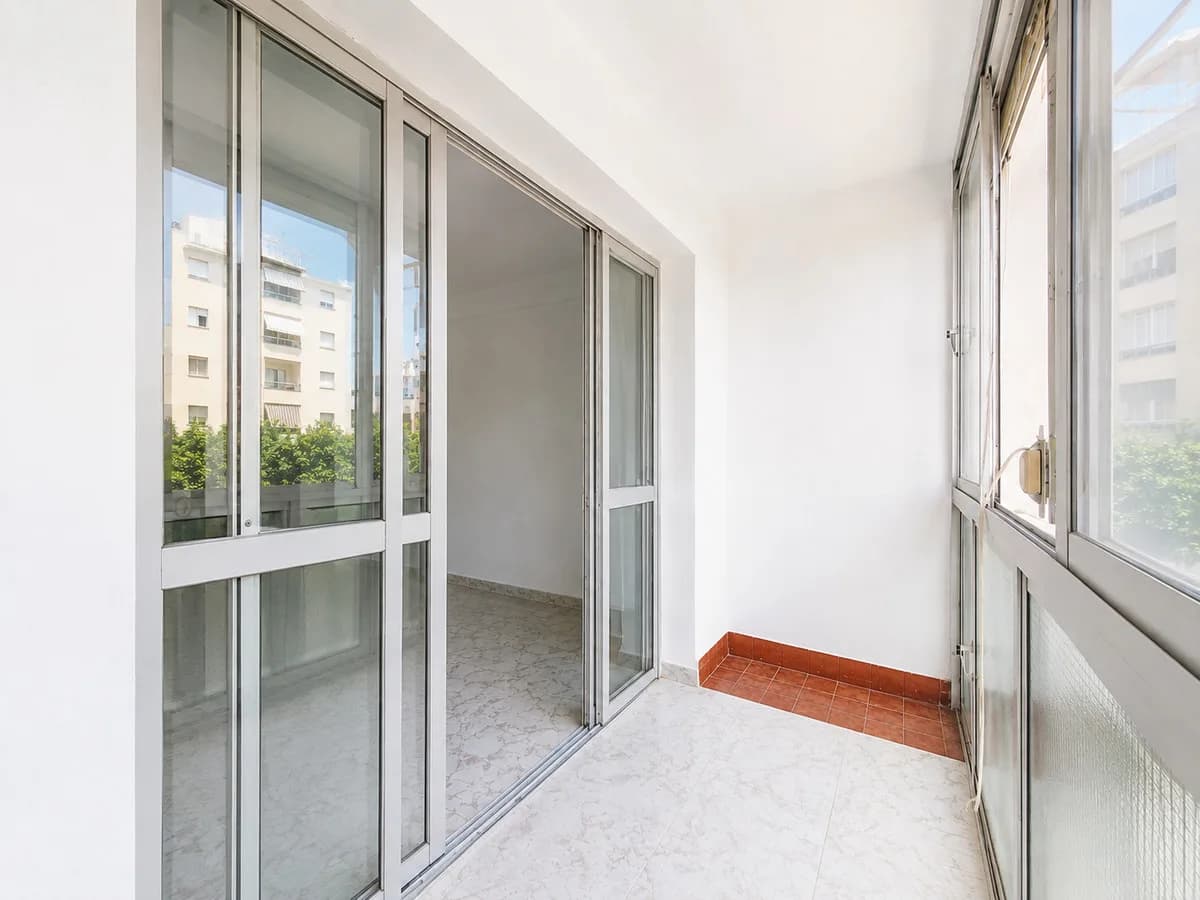 3 Bedroom Middle Floor Apartment for Sale in Estepona, Málaga - Image 9