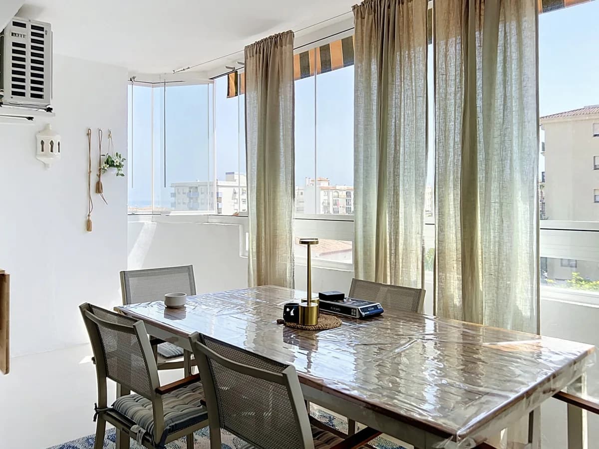2 Bedroom Middle Floor Apartment for Sale in San Luis de Sabinillas, Málaga - Image 3