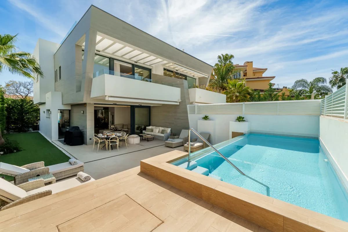 5 Bedroom Semi-Detached House for Sale in Puerto Banús, Málaga