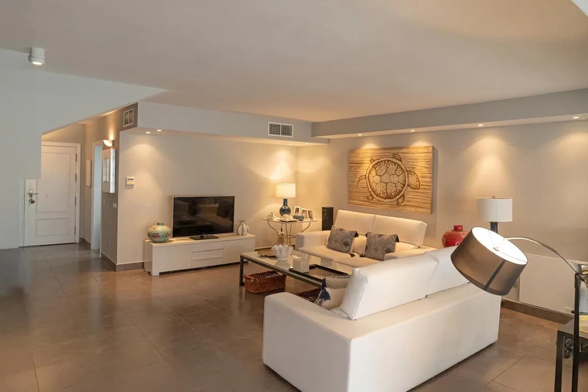 4 Bedroom Townhouse for Sale in San Pedro de Alcántara, Málaga - Image 4