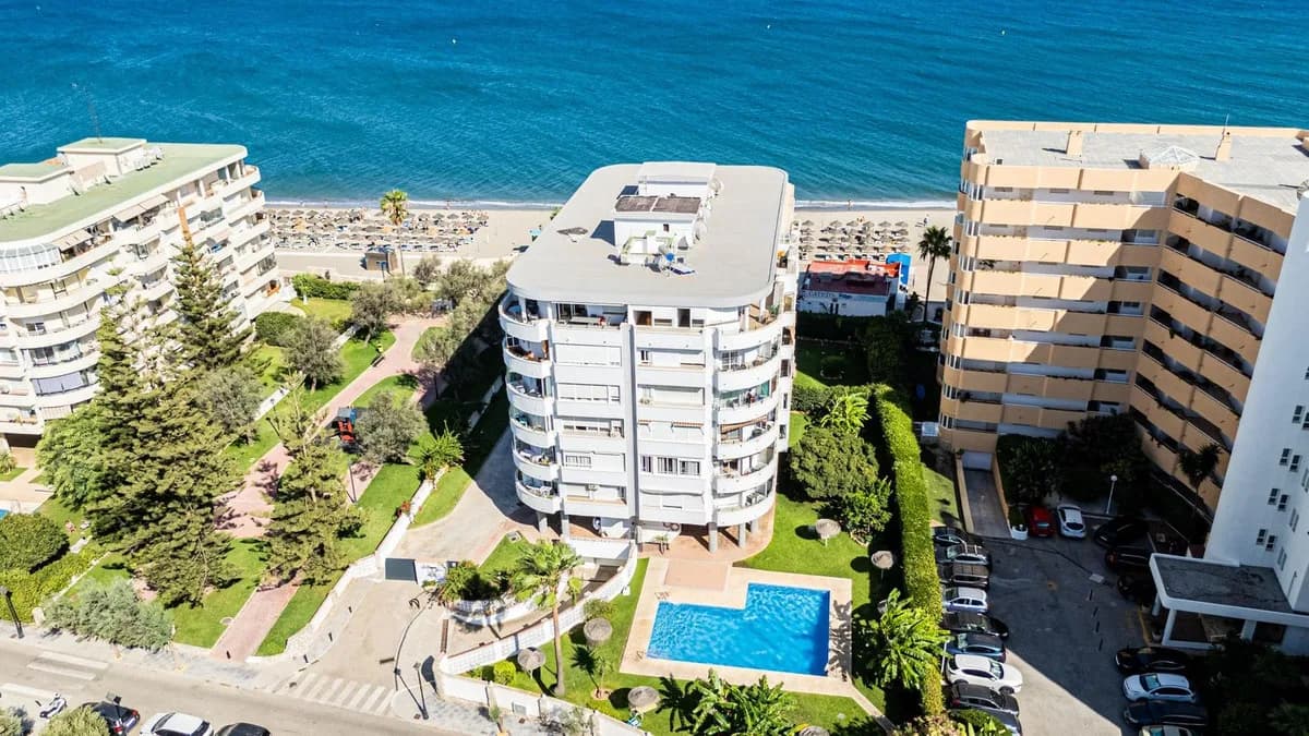 2 Bedroom Middle Floor Apartment for Sale in Fuengirola, Málaga