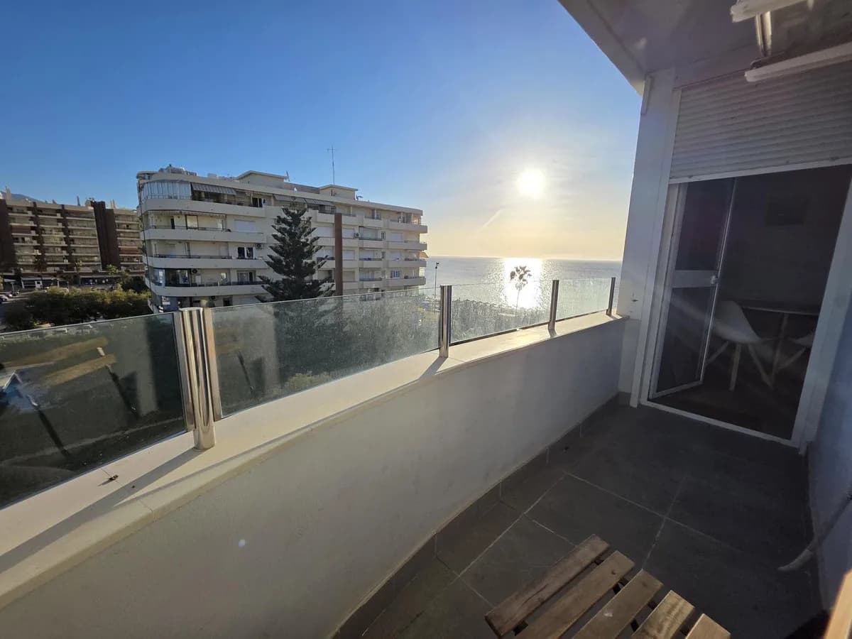 2 Bedroom Middle Floor Apartment for Sale in Fuengirola, Málaga - Image 4