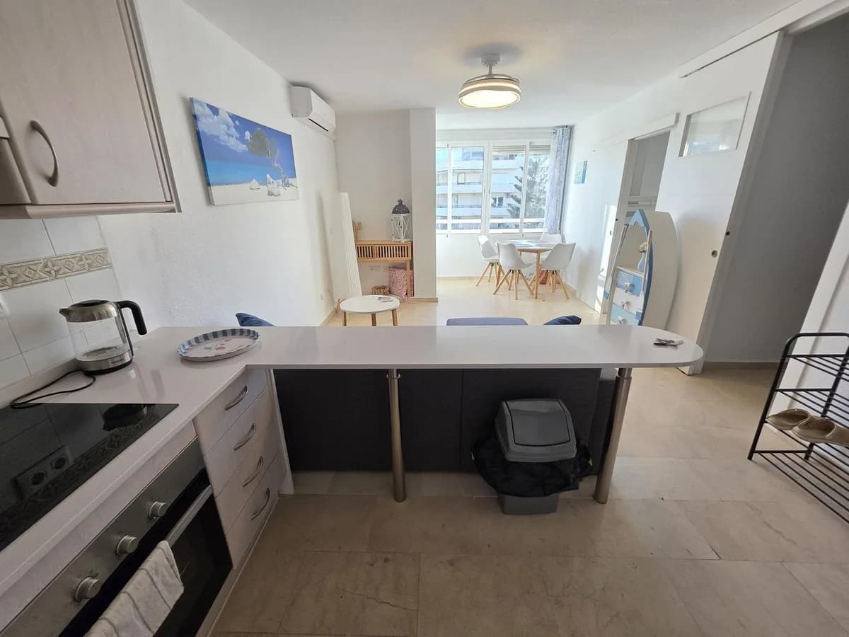 2 Bedroom Middle Floor Apartment for Sale in Fuengirola, Málaga - Image 6