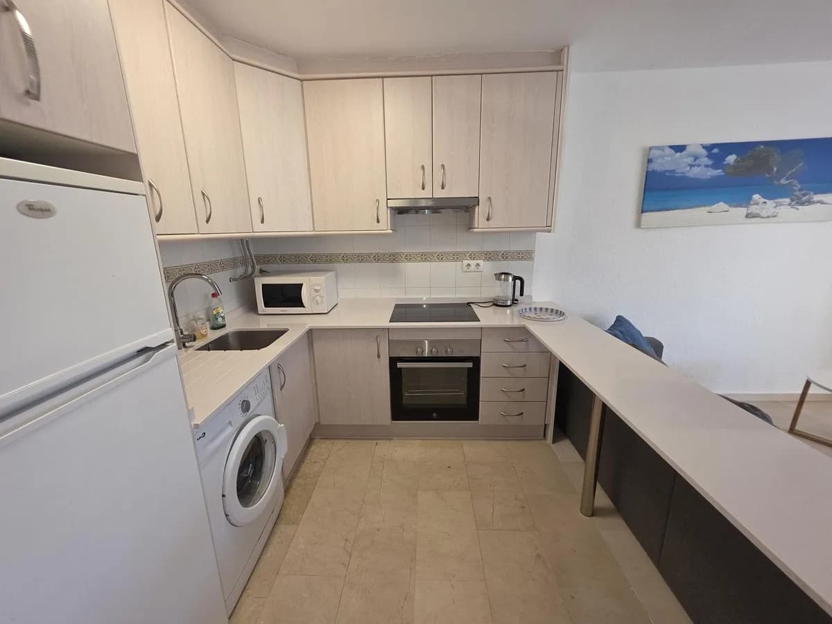 2 Bedroom Middle Floor Apartment for Sale in Fuengirola, Málaga - Image 7