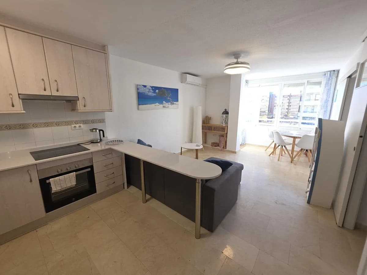 2 Bedroom Middle Floor Apartment for Sale in Fuengirola, Málaga - Image 8