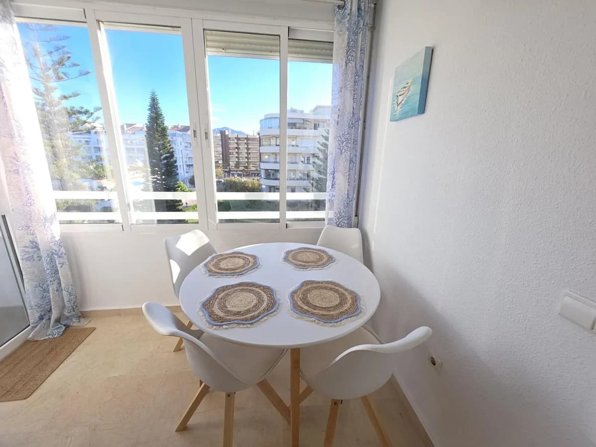 2 Bedroom Middle Floor Apartment for Sale in Fuengirola, Málaga - Image 9