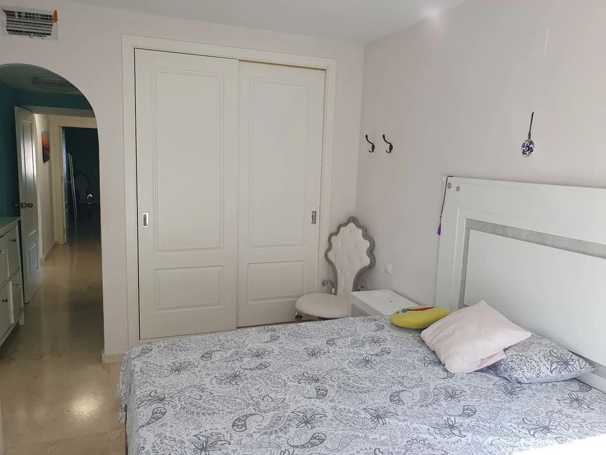2 Bedroom Penthouse for Sale in El Paraiso, Málaga - Image 9
