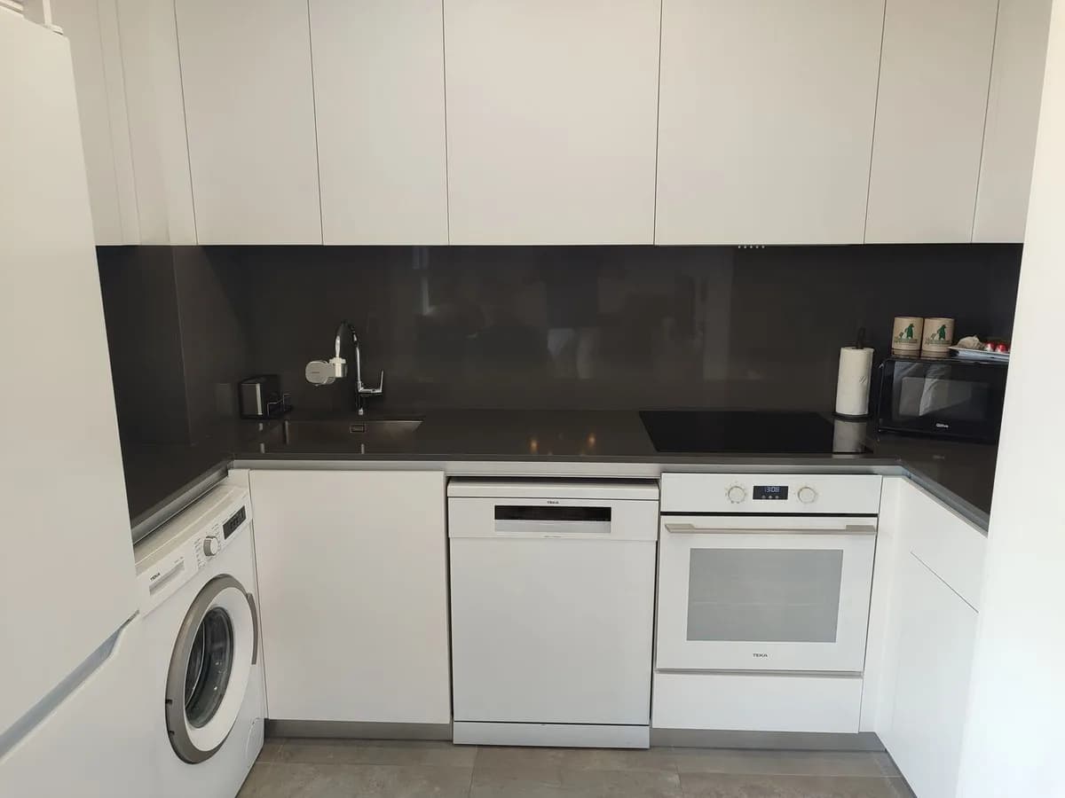 2 Bedroom Top Floor Apartment for Sale in Capuchinos, Málaga - Image 3