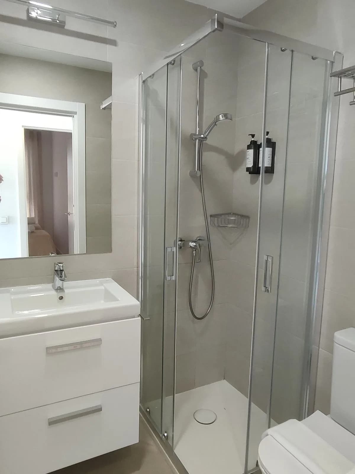 2 Bedroom Top Floor Apartment for Sale in Capuchinos, Málaga - Image 8