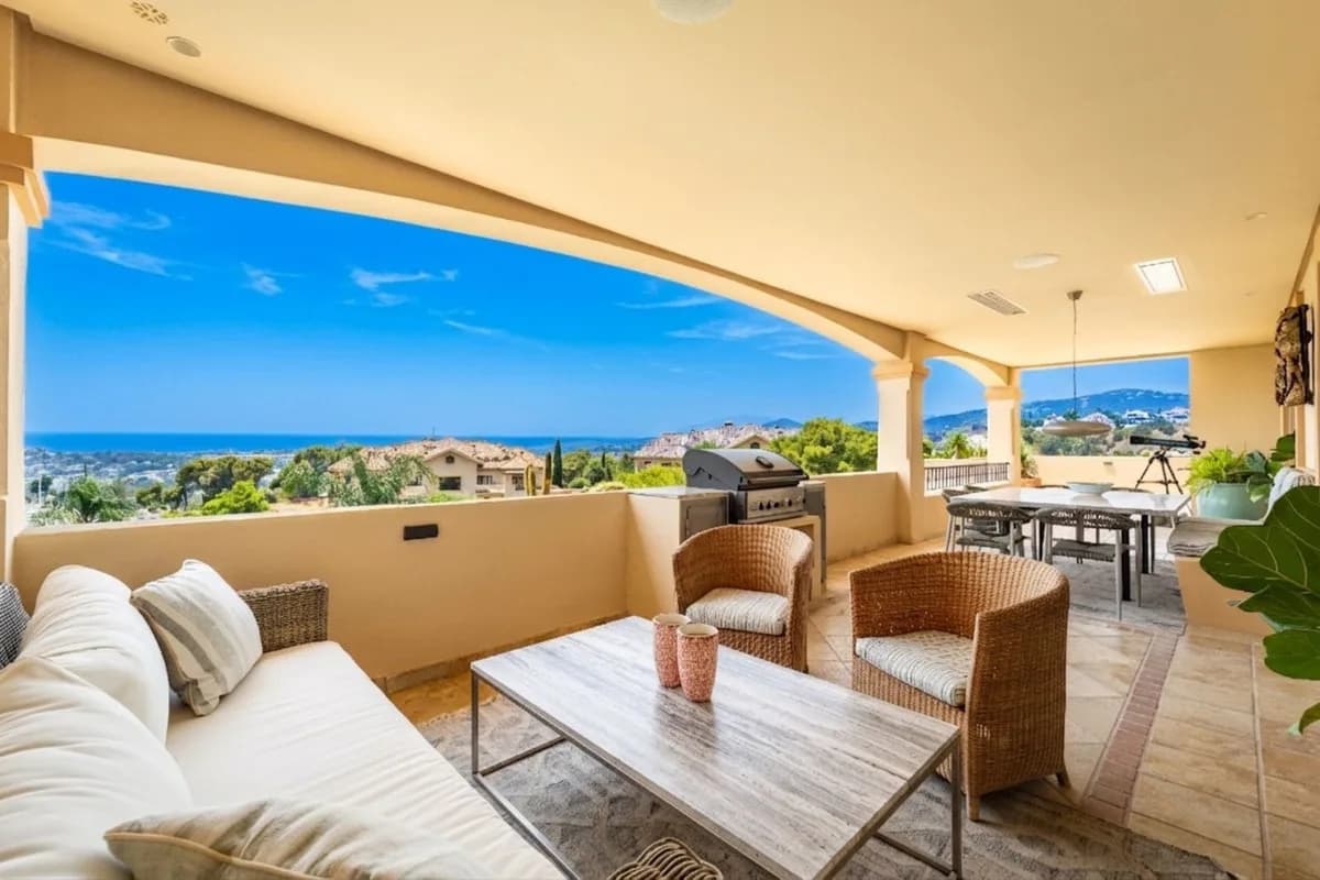 5 Bedroom Penthouse Duplex for Sale in Nueva Andalucía, Málaga