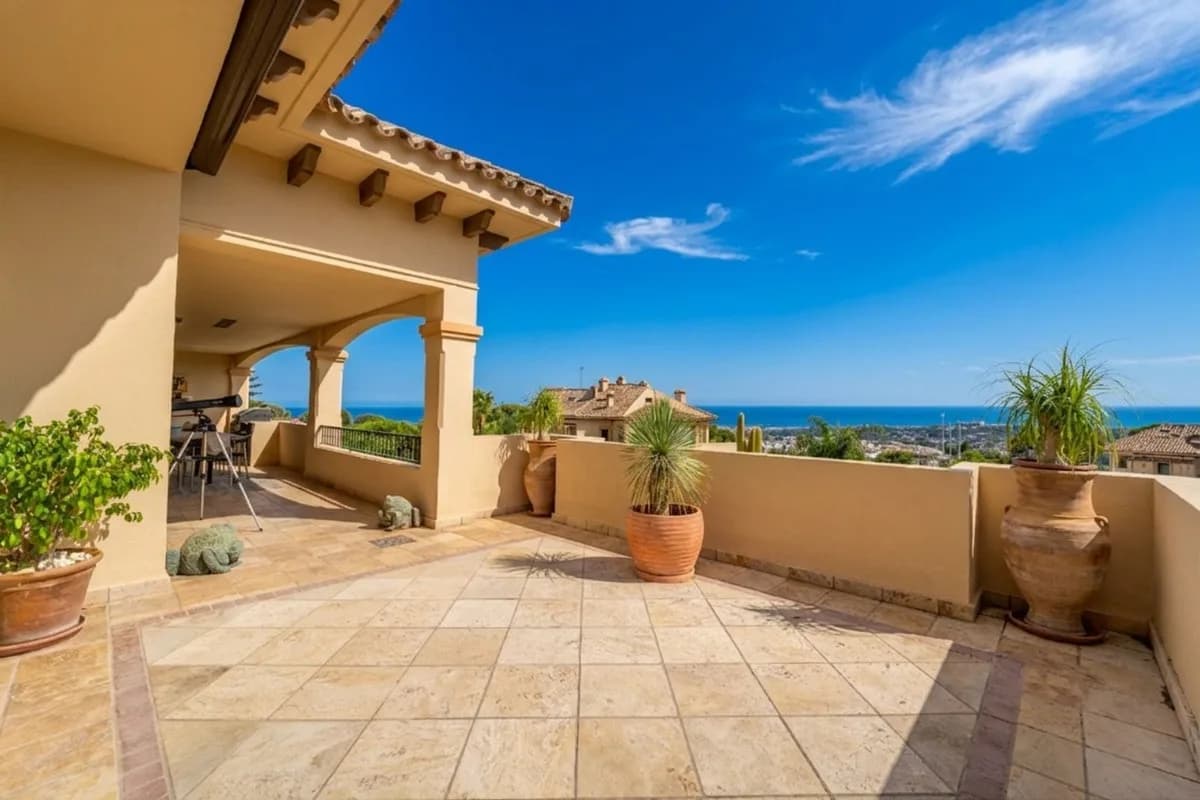 5 Bedroom Penthouse Duplex for Sale in Nueva Andalucía, Málaga - Image 3