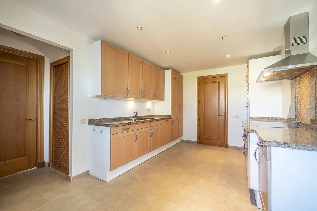 3 Bedroom Penthouse for Sale in Costalita, Málaga - Image 9