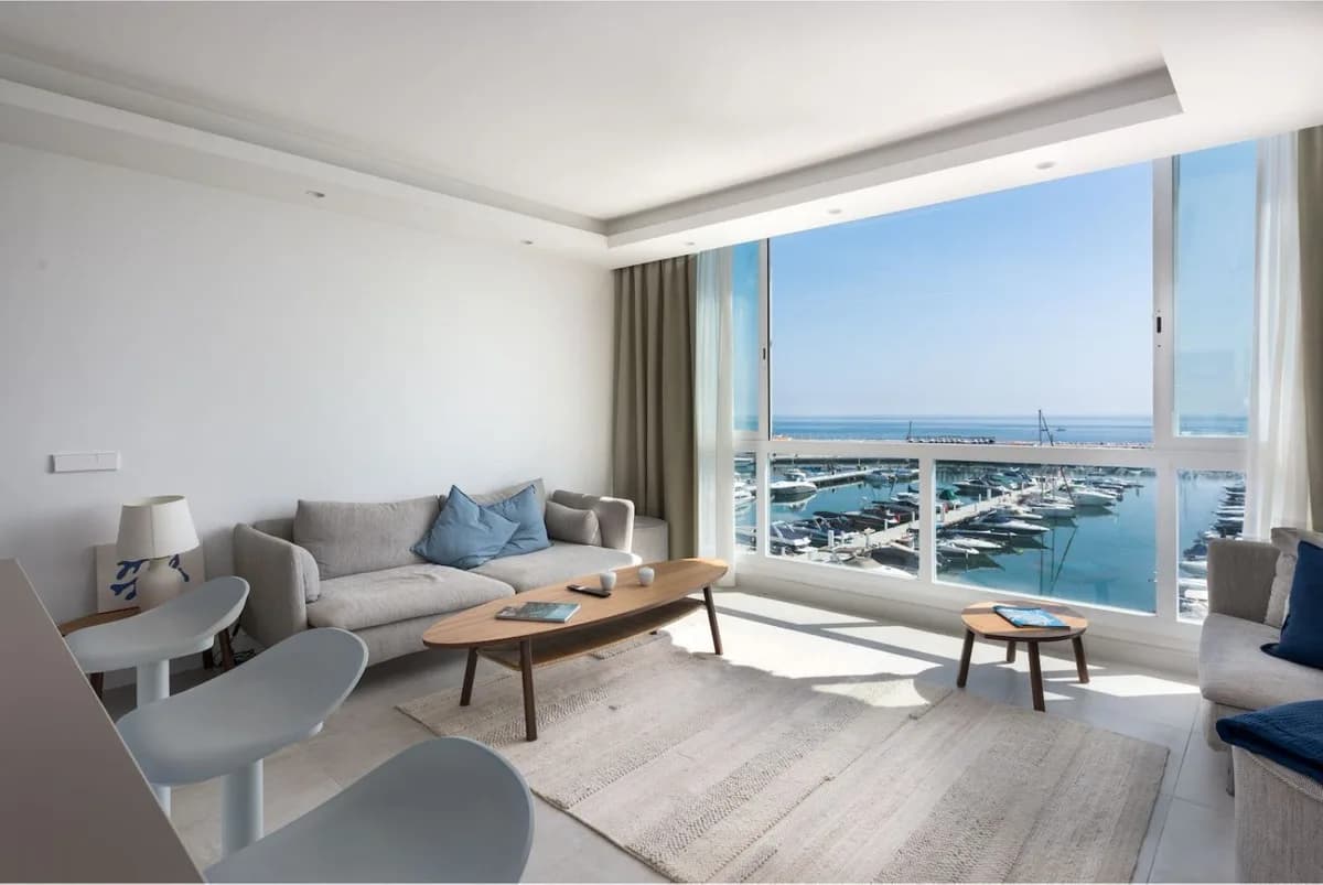 2 Bedroom Penthouse for Sale in Puerto Banús, Málaga