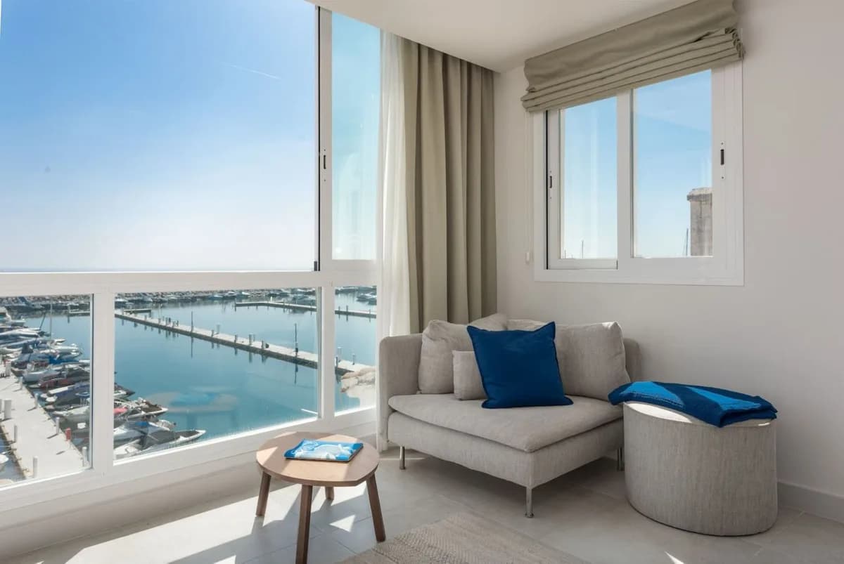 2 Bedroom Penthouse for Sale in Puerto Banús, Málaga - Image 2