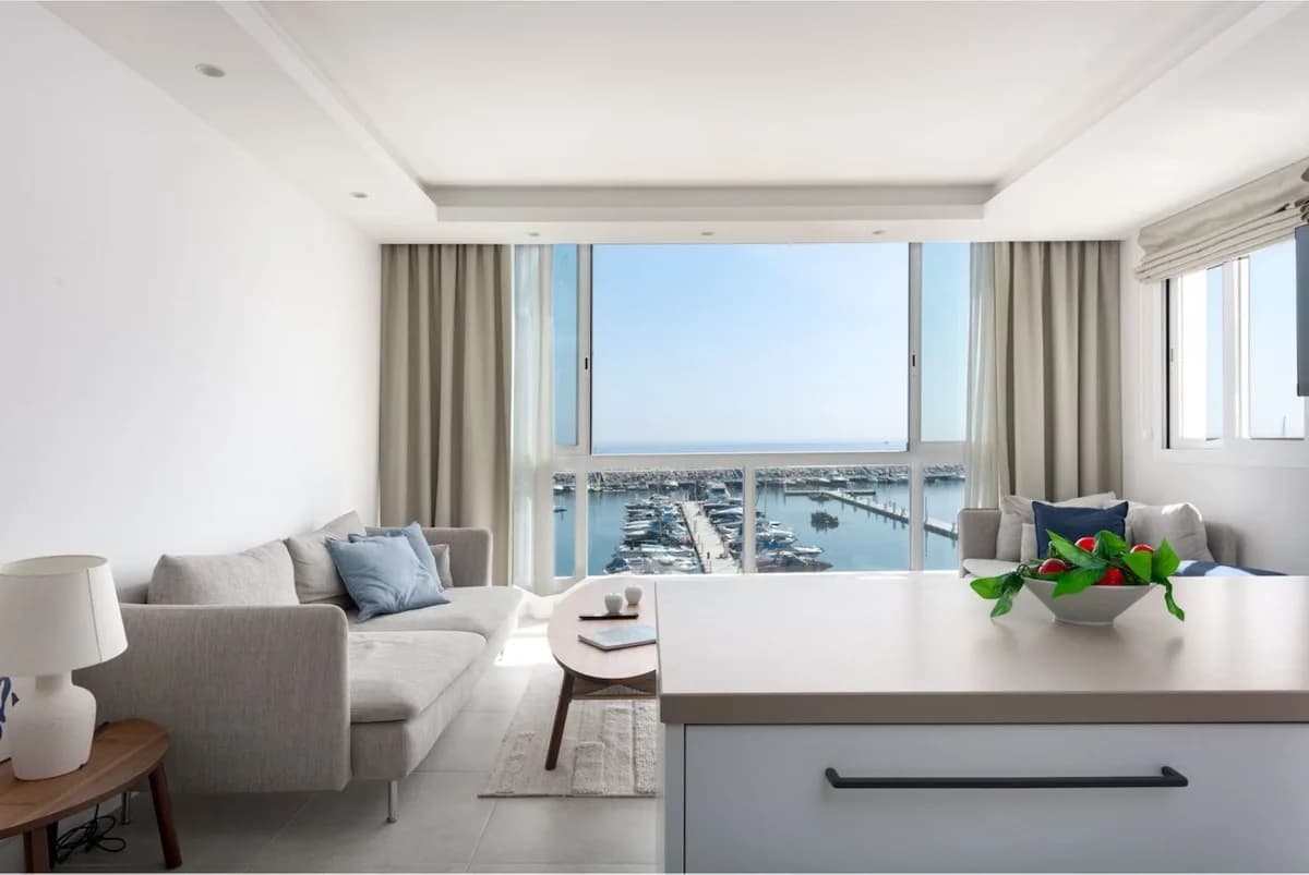 2 Bedroom Penthouse for Sale in Puerto Banús, Málaga - Image 4