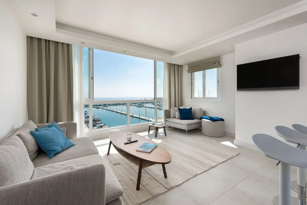2 Bedroom Penthouse for Sale in Puerto Banús, Málaga - Image 5