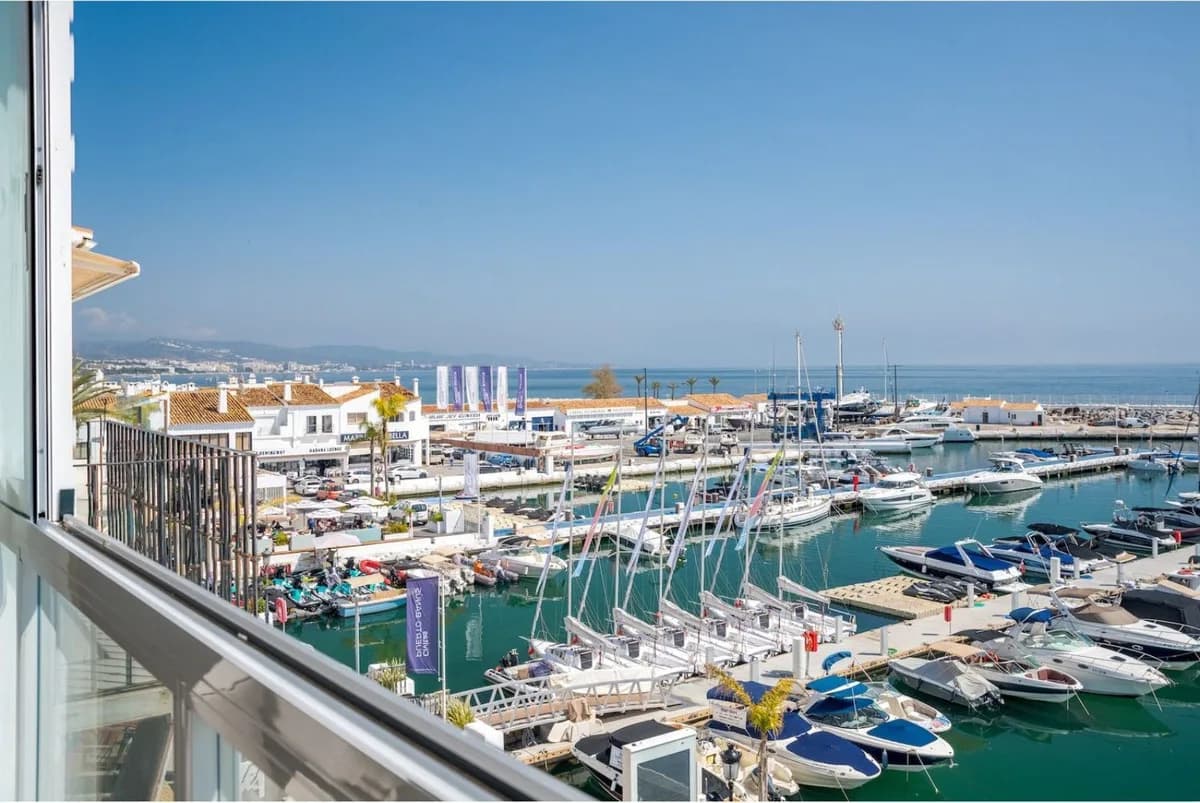 2 Bedroom Penthouse for Sale in Puerto Banús, Málaga - Image 8