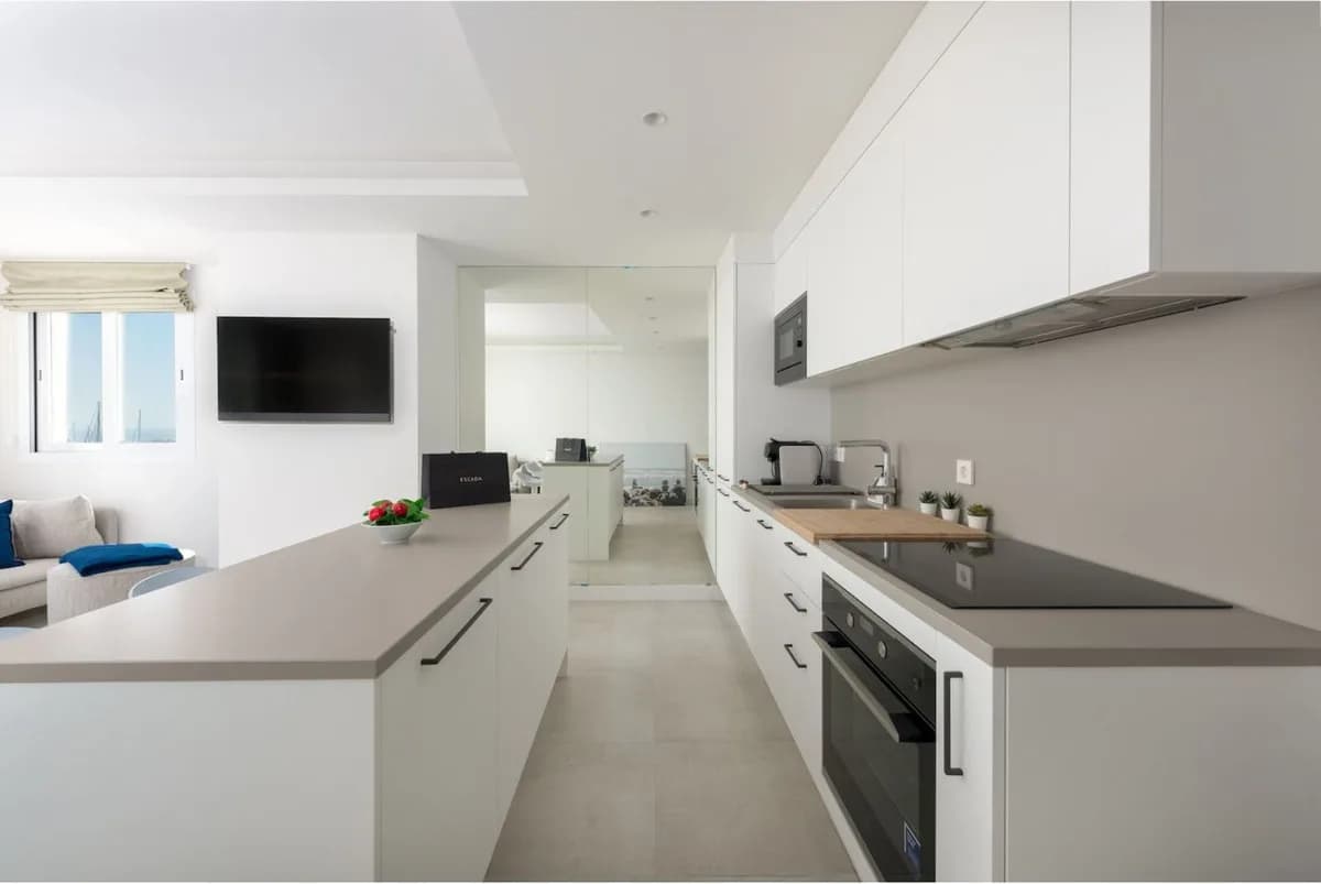 2 Bedroom Penthouse for Sale in Puerto Banús, Málaga - Image 9