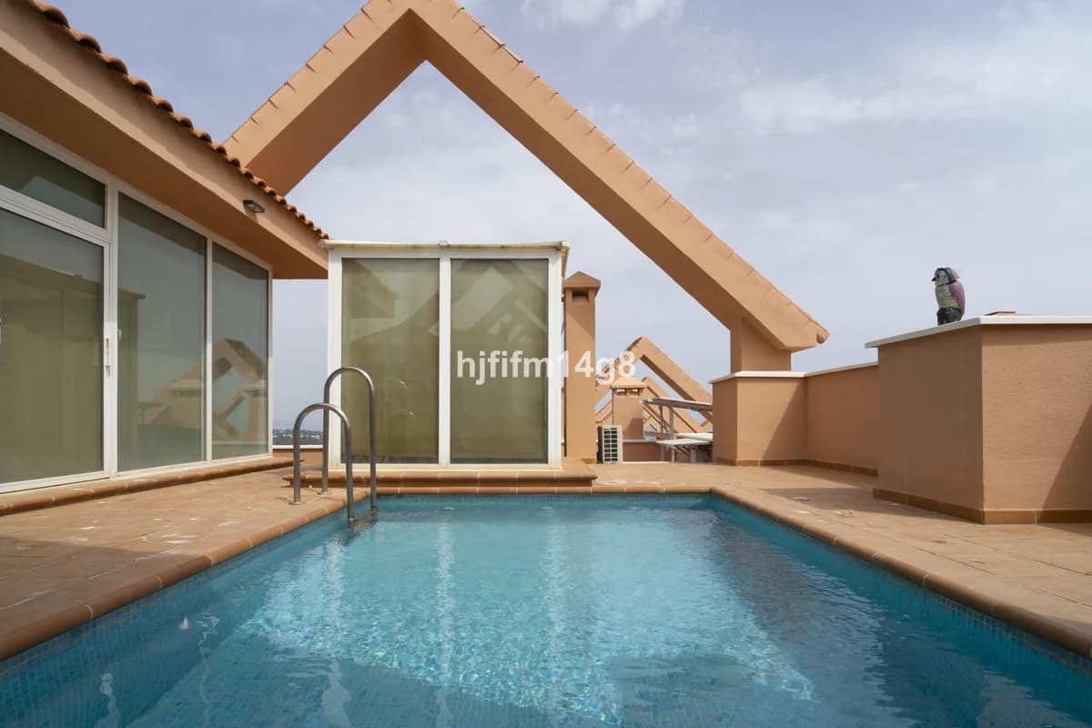 4 Bedroom Penthouse for Sale in Nueva Andalucía, Málaga