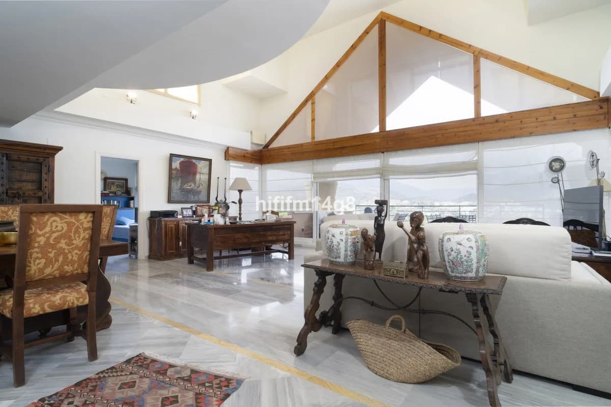 4 Bedroom Penthouse for Sale in Nueva Andalucía, Málaga - Image 6