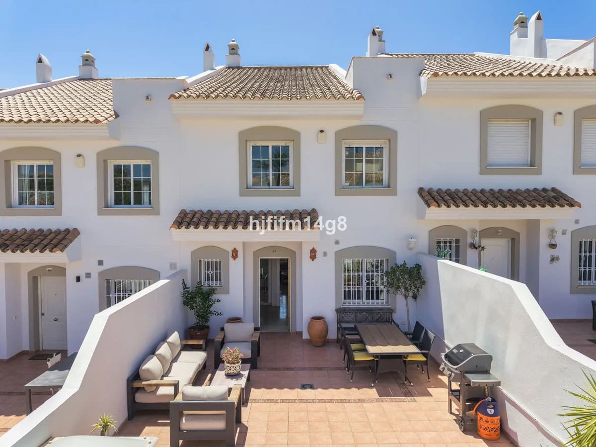 3 Bedroom Townhouse for Sale in Nueva Andalucía, Málaga