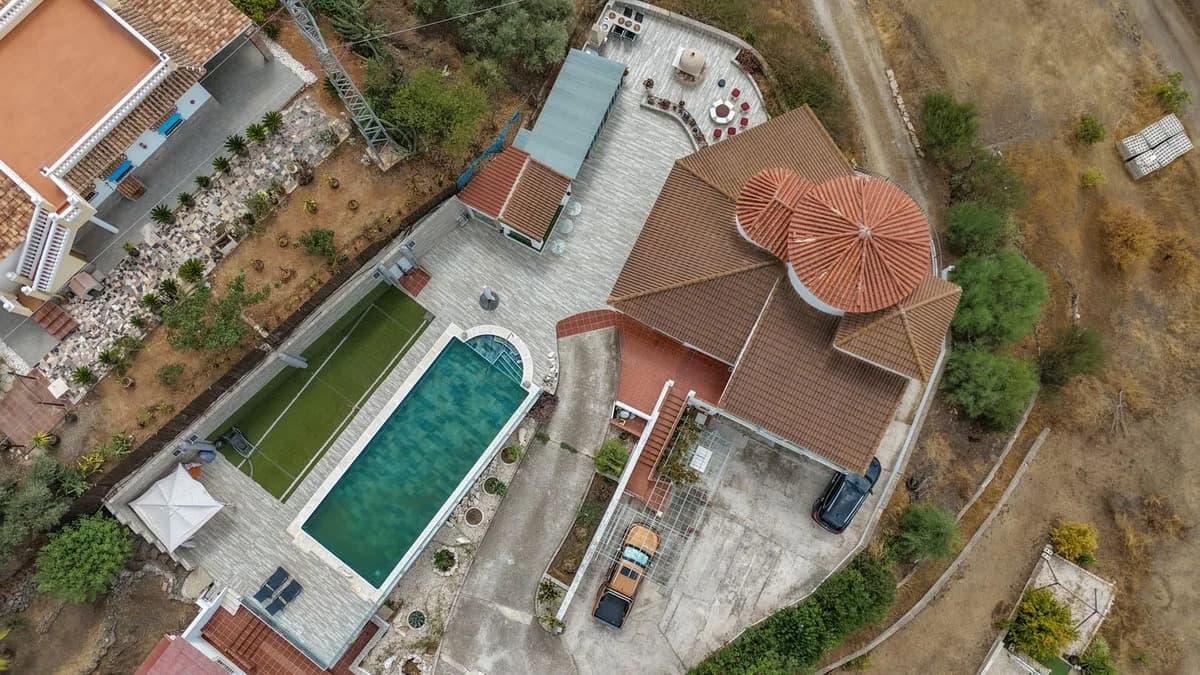 6 Bedroom Detached Villa for Sale in Alhaurín de la Torre, Málaga - Image 4