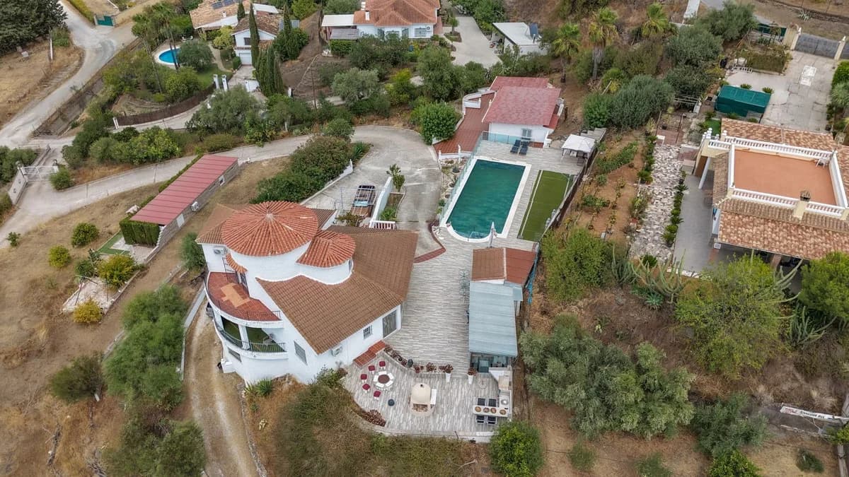 6 Bedroom Detached Villa for Sale in Alhaurín de la Torre, Málaga - Image 5