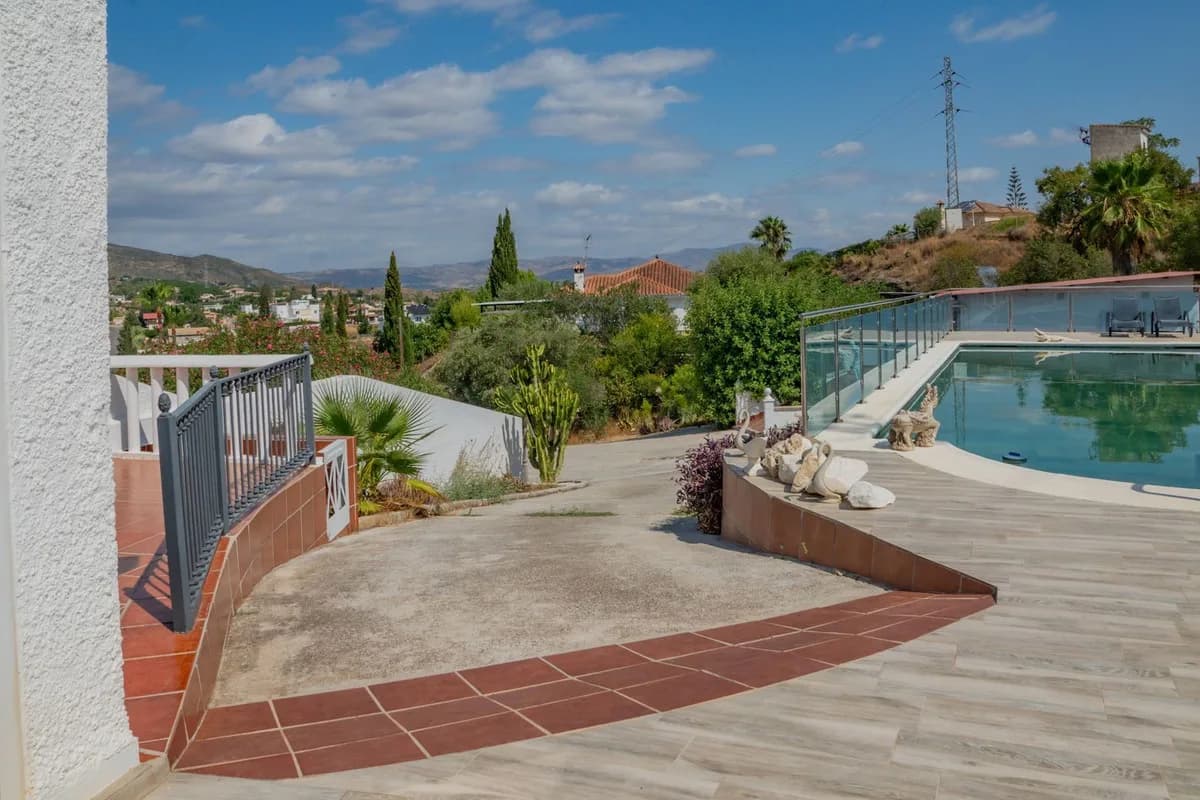 6 Bedroom Detached Villa for Sale in Alhaurín de la Torre, Málaga - Image 8