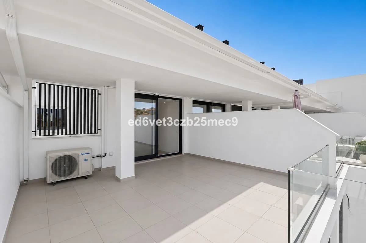 2 Bedroom Middle Floor Apartment for Sale in Fuengirola, Málaga - Image 5