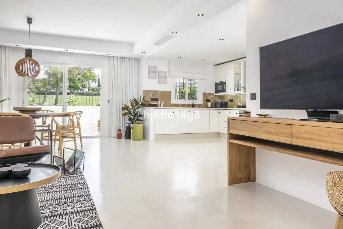 3 Bedroom Townhouse for Sale in Nueva Andalucía, Málaga - Image 5