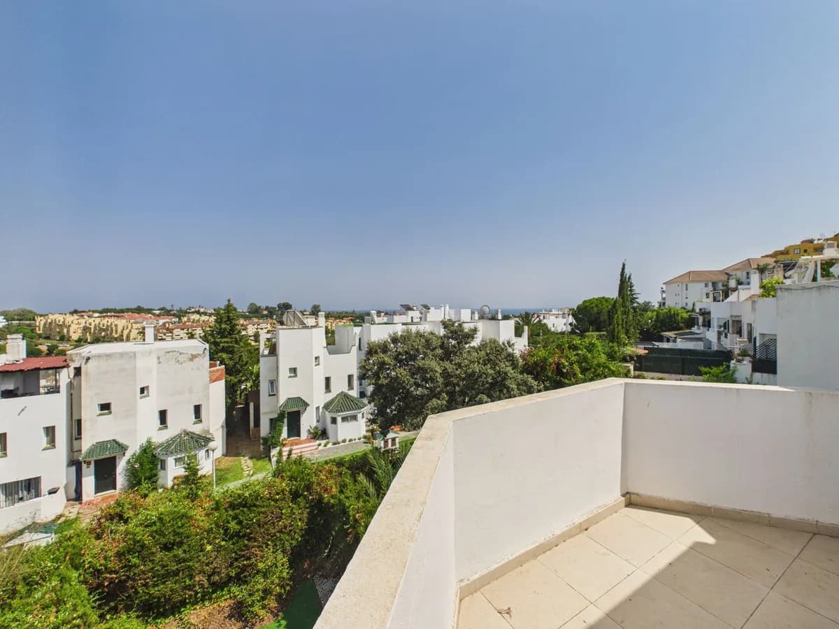 4 Bedroom Townhouse for Sale in Selwo, Málaga - Image 7