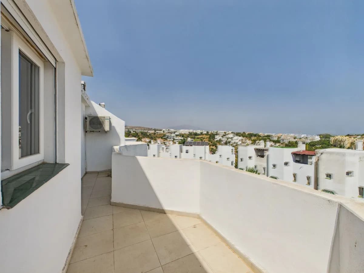 4 Bedroom Townhouse for Sale in Selwo, Málaga - Image 8