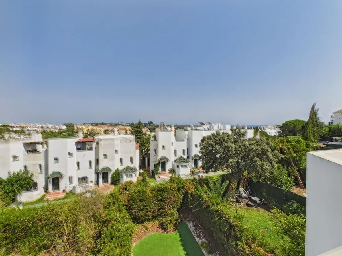 4 Bedroom Townhouse for Sale in Selwo, Málaga - Image 9