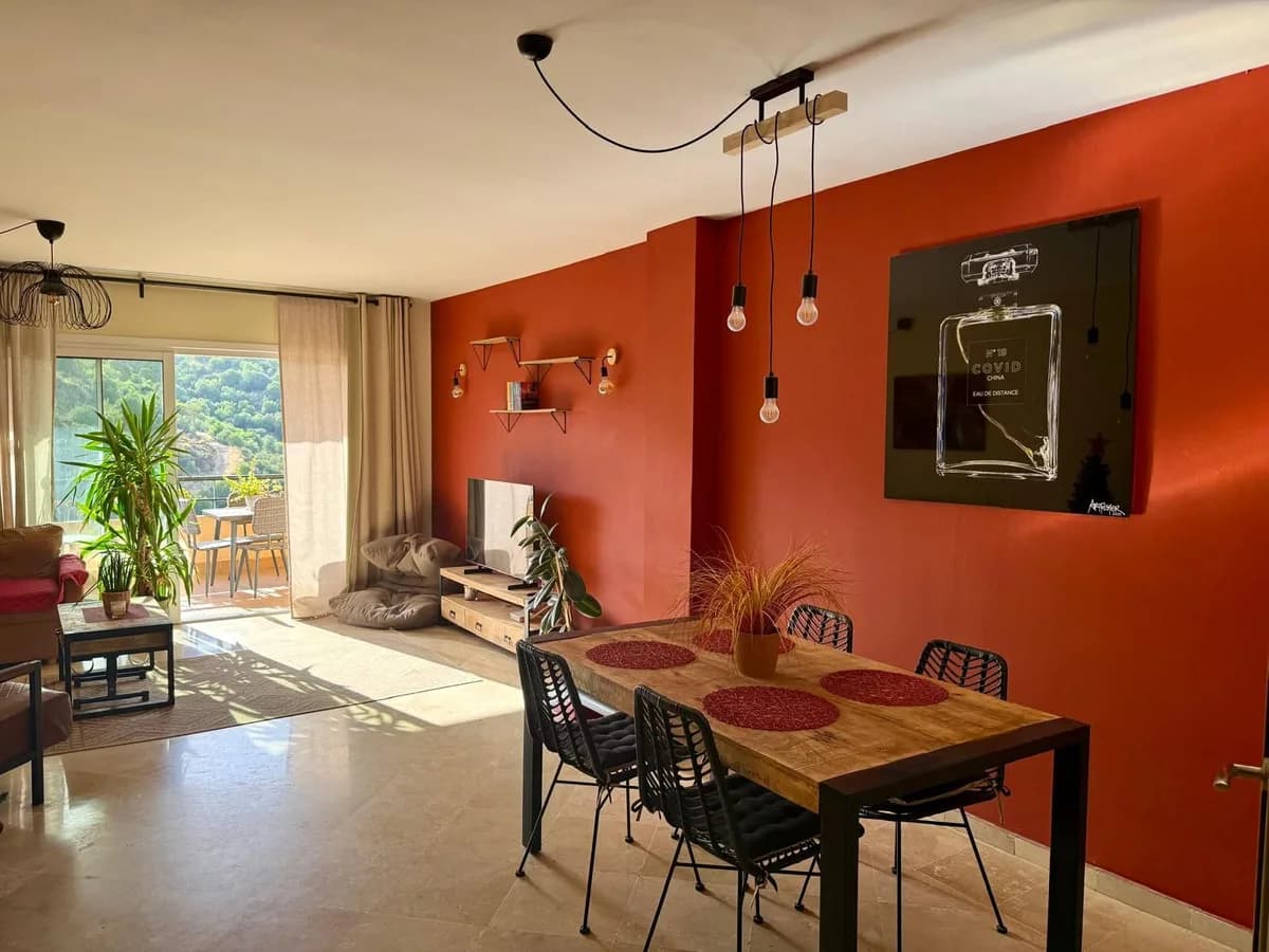 2 Bedroom Middle Floor Apartment for Sale in Calahonda, Málaga - Image 2