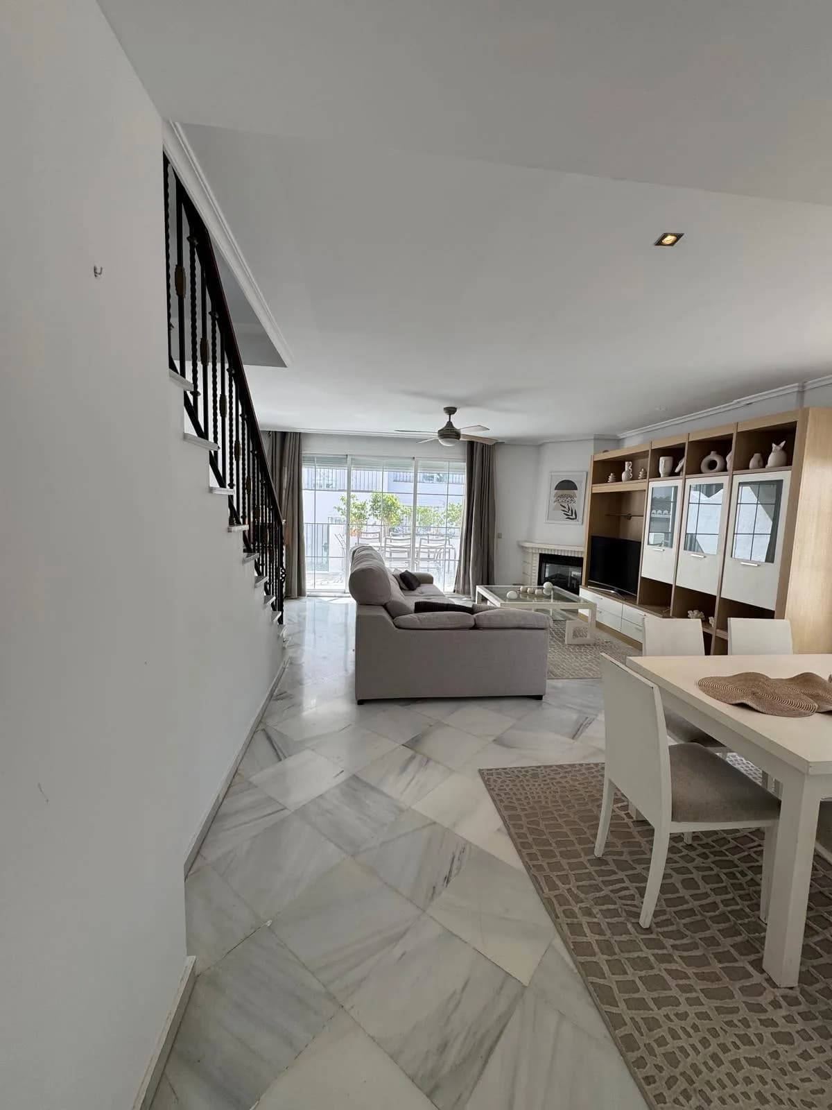 3 Bedroom Townhouse for Sale in The Golden Mile, Málaga - Image 6
