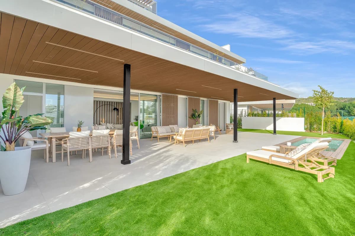 4 Bedroom Ground Floor Apartment for Sale in Santa Clara, Málaga - Image 2