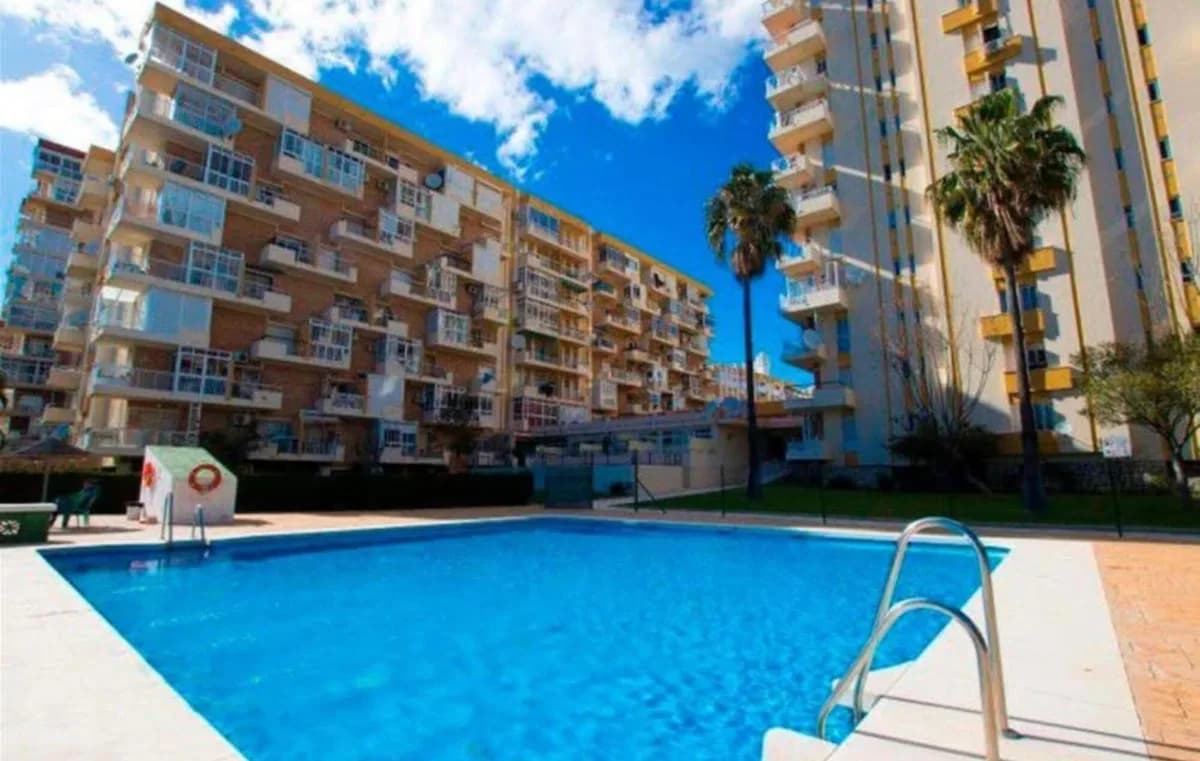 1 Bedroom Middle Floor Apartment for Sale in Benalmadena Costa, Málaga
