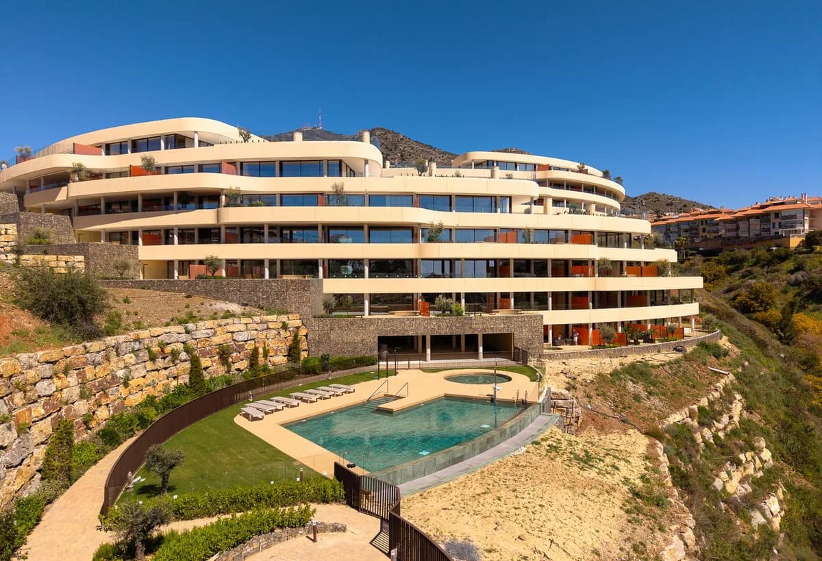 2 Bedroom Middle Floor Apartment for Sale in Fuengirola, Málaga