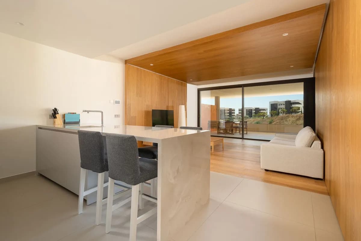2 Bedroom Middle Floor Apartment for Sale in Fuengirola, Málaga - Image 2