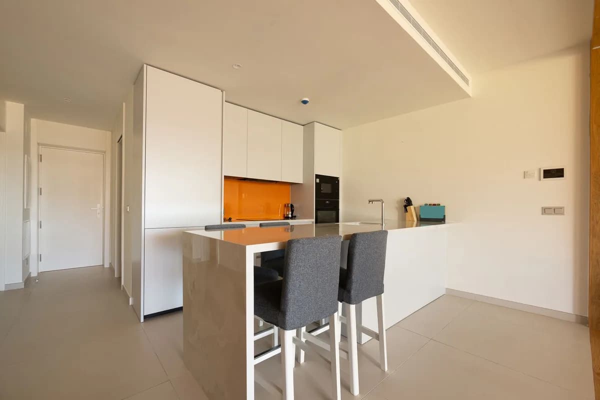 2 Bedroom Middle Floor Apartment for Sale in Fuengirola, Málaga - Image 3