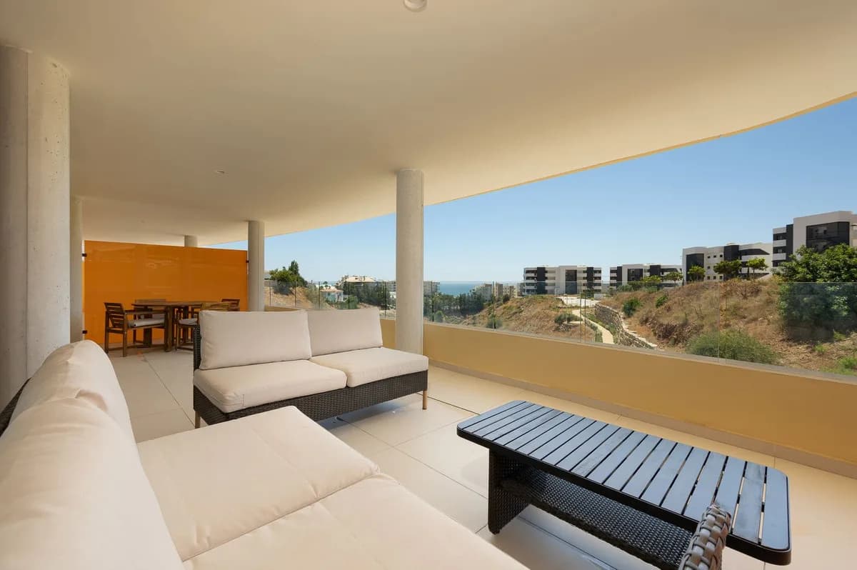 2 Bedroom Middle Floor Apartment for Sale in Fuengirola, Málaga - Image 9