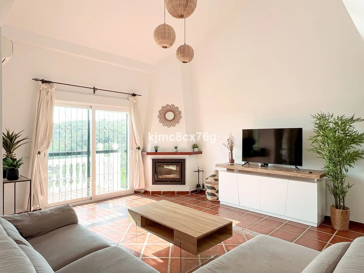 4 Bedroom Townhouse for Sale in Calahonda, Málaga - Image 7
