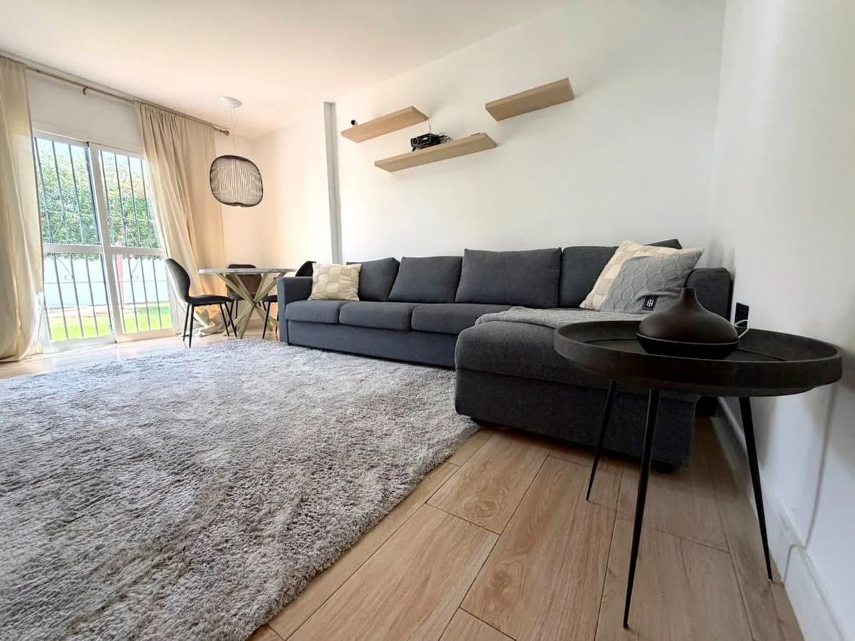 1 Bedroom Ground Floor Apartment for Sale in El Paraiso, Málaga - Image 5