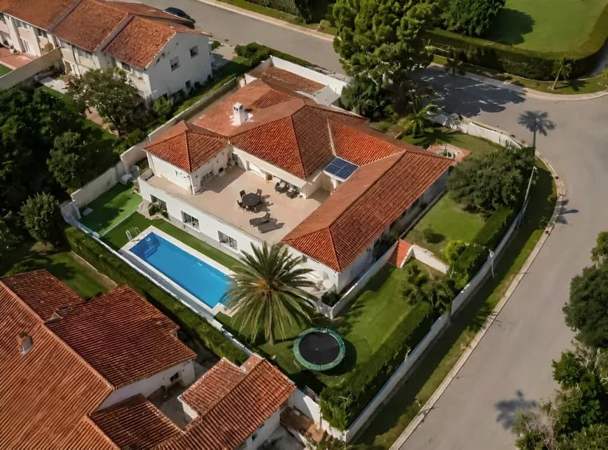 6 Bedroom Detached Villa for Sale in Sotogrande Costa, Cádiz