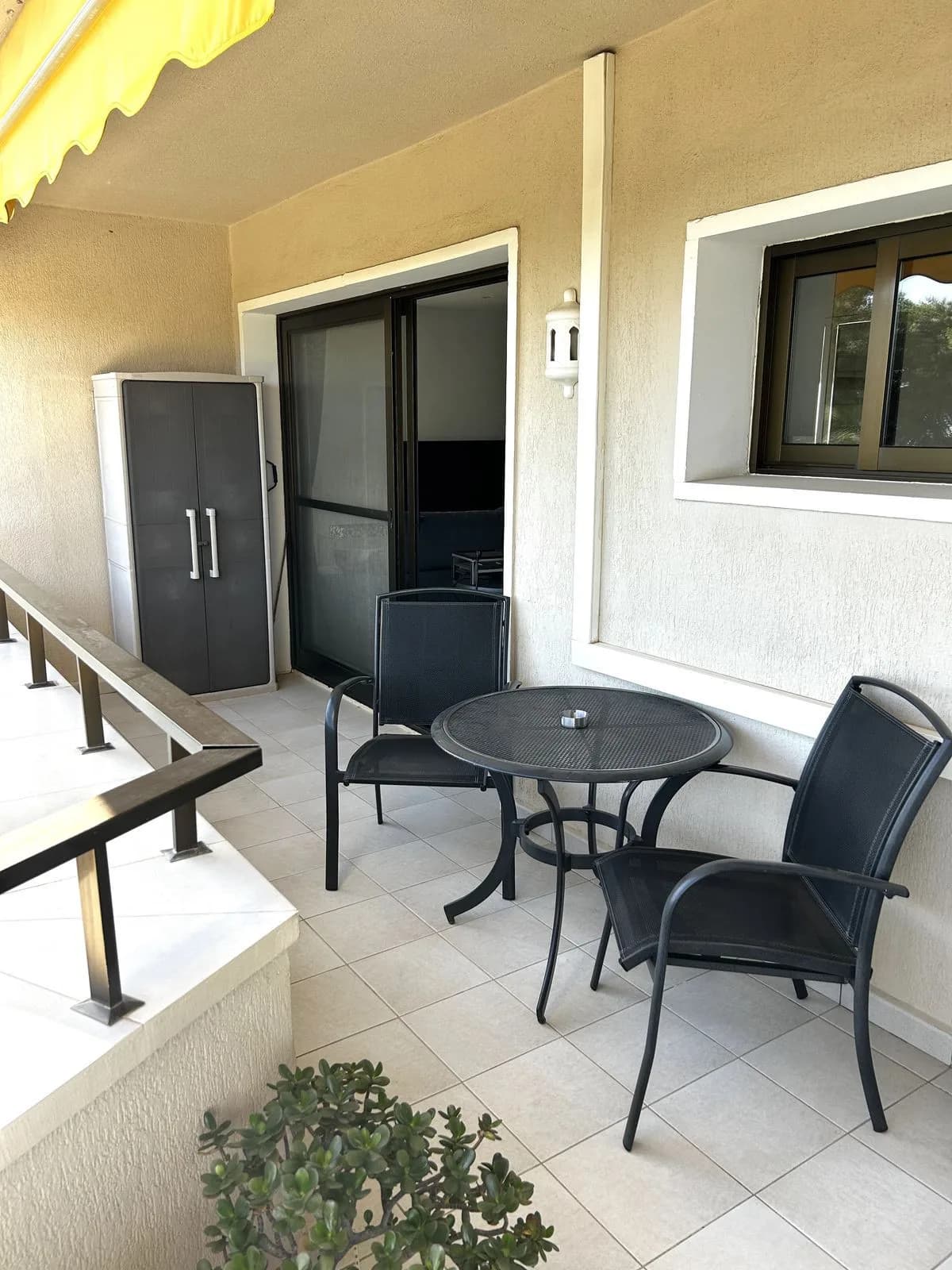 2 Bedroom Middle Floor Apartment for Sale in Estepona, Málaga - Image 5