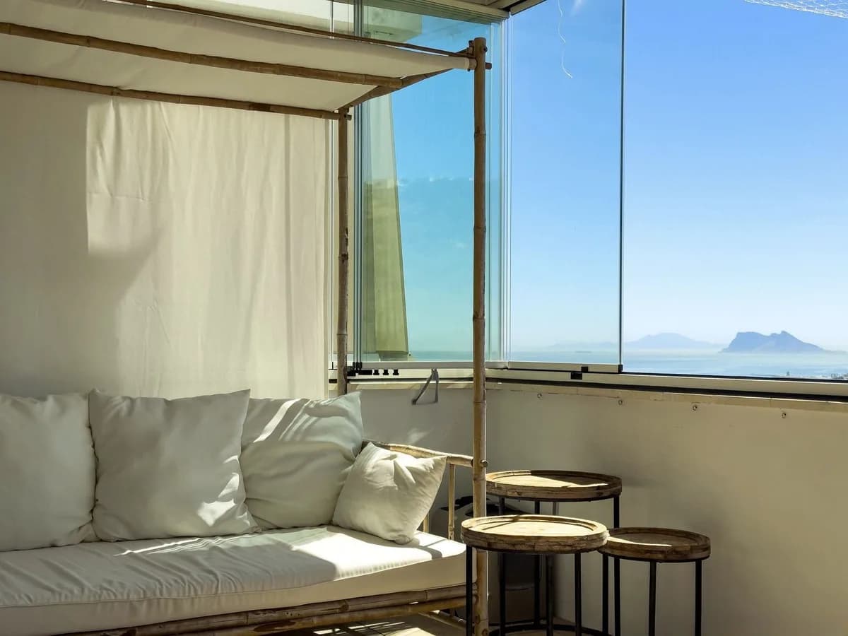 2 Bedroom Middle Floor Apartment for Sale in Manilva, Málaga - Image 2